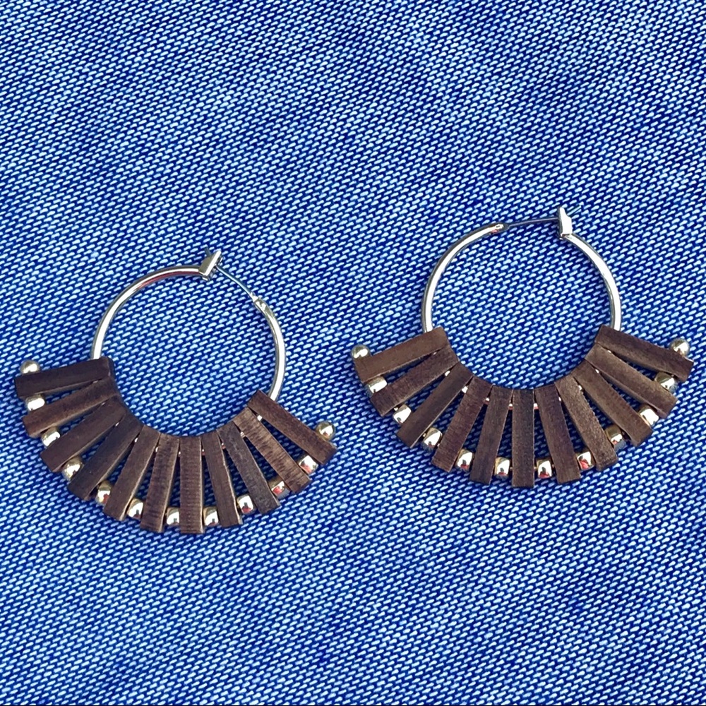 β¨HPx2β¨ Wood & Gold-Tone Hoop Earrings - Picture 3 of 5